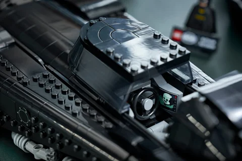 LEGO 76355 Batmobile Batman Returns — visuel officiel 1