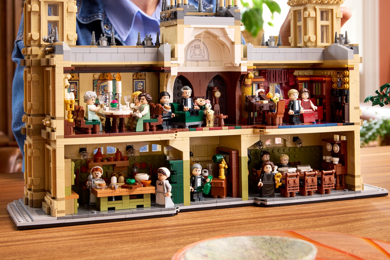 Intérieur du LEGO Ideas Downton Abbey 21373 pendant la construction